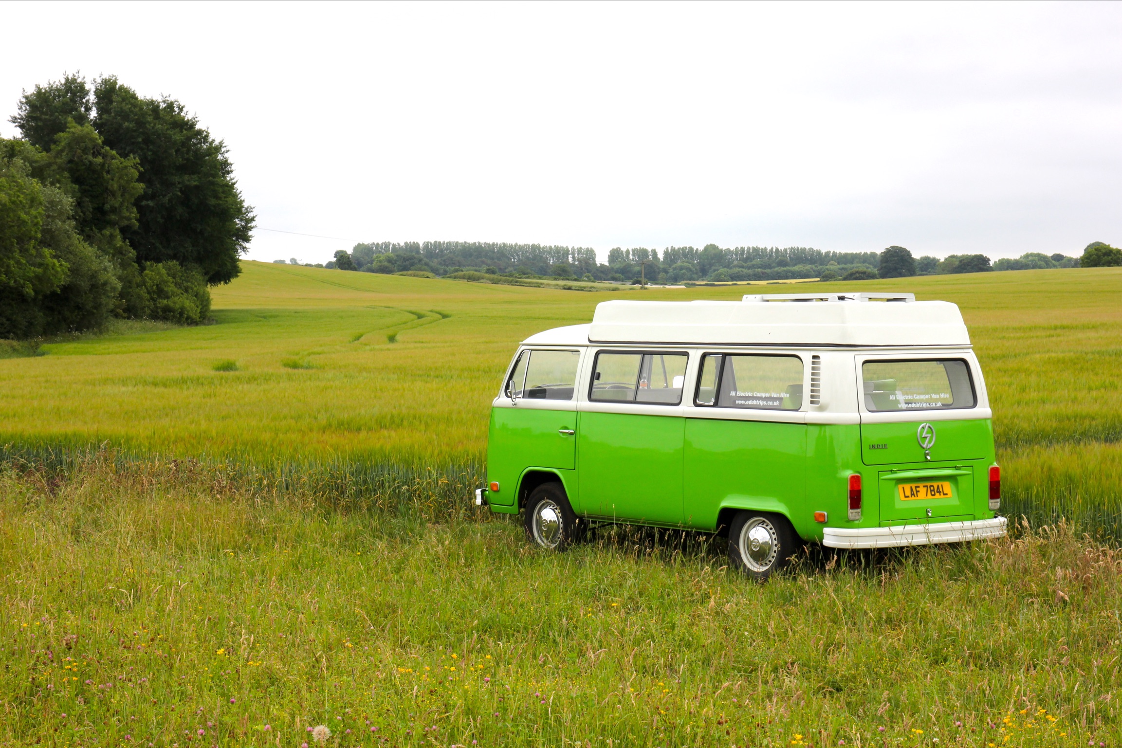 New to campervan travel? This beginner’s guide covers everything you need - from choosing the right van to planning routes and packing smart. 